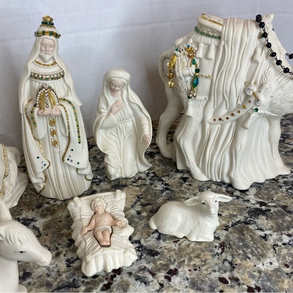 First Blessing Standing Camel Porcelain Nativity Christmas Figurines - Picture 12 of 16